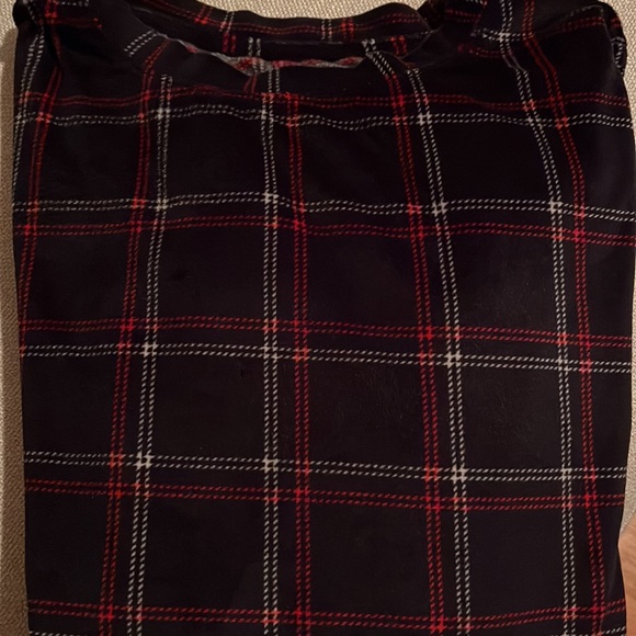 Cuddl Duds Black Scotch Plaid Velour Fireside Crewneck - Picture 3 of 4